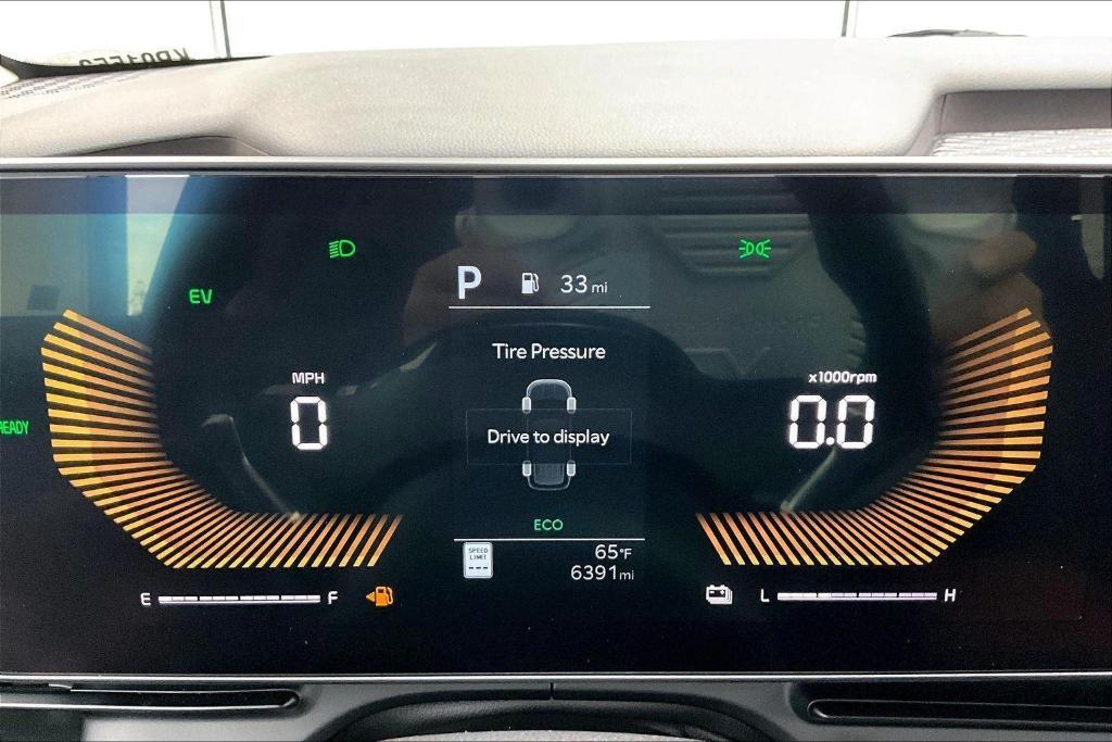 used 2025 Kia Carnival Hybrid car, priced at $39,500