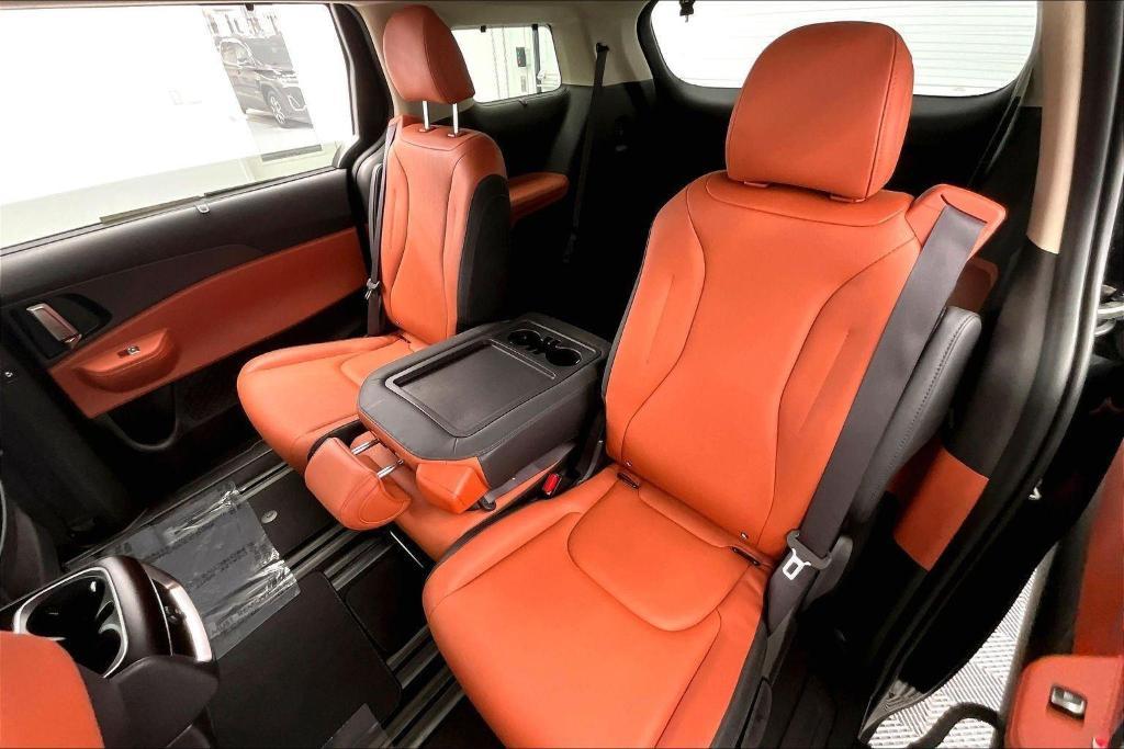 used 2025 Kia Carnival Hybrid car, priced at $39,500