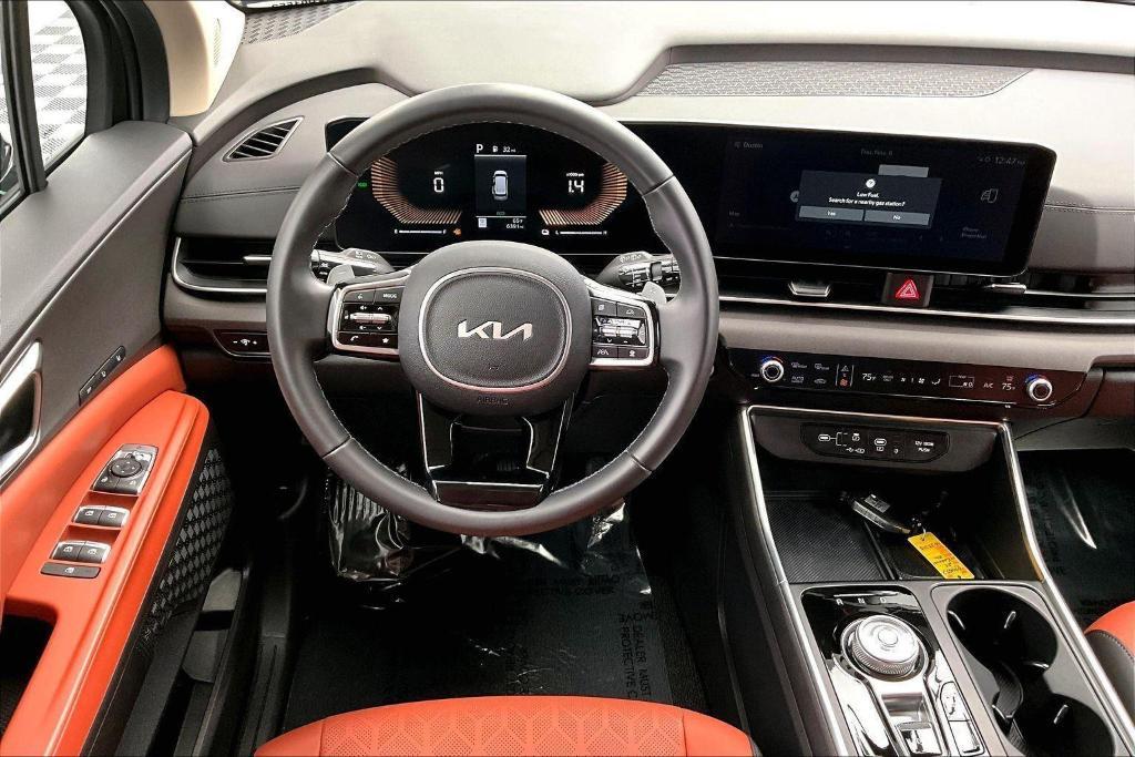 used 2025 Kia Carnival Hybrid car, priced at $39,500