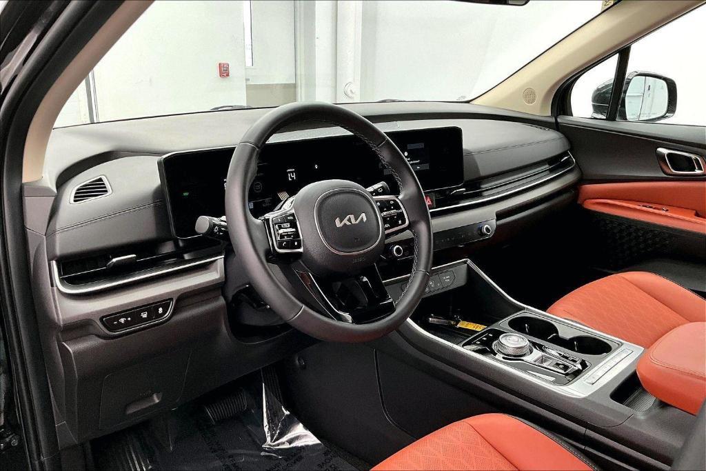 used 2025 Kia Carnival Hybrid car, priced at $39,500