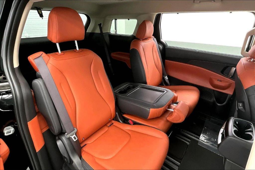 used 2025 Kia Carnival Hybrid car, priced at $39,500