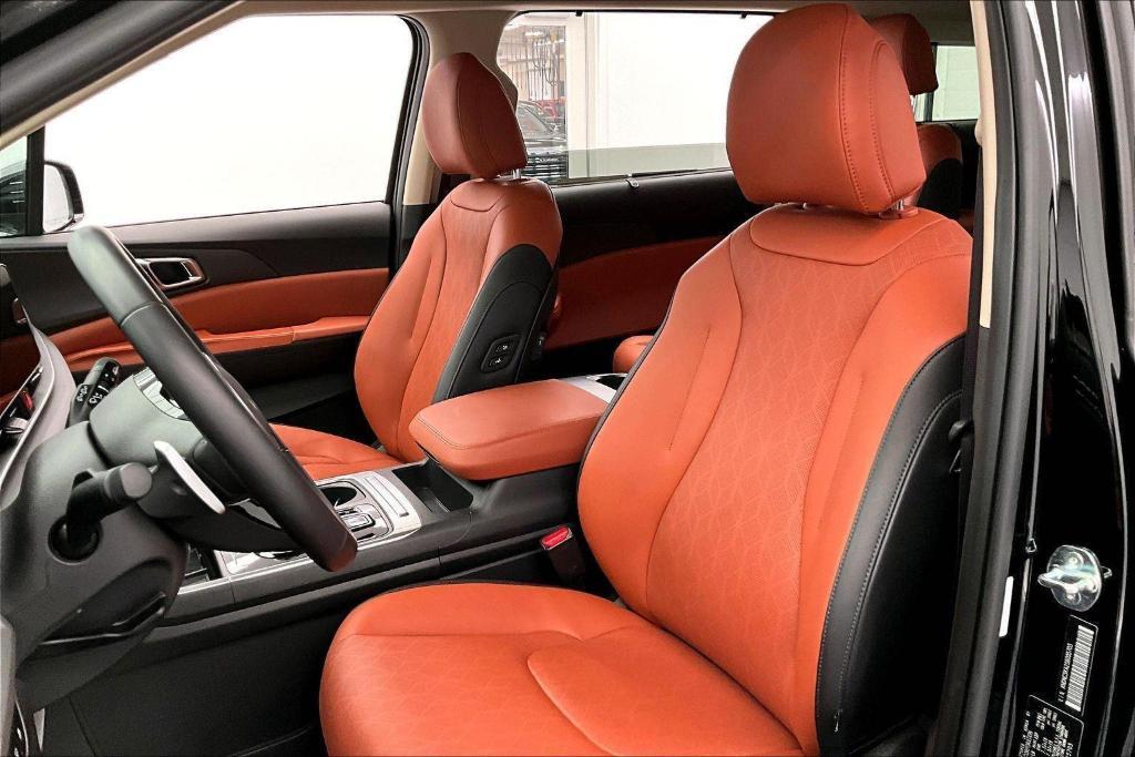 used 2025 Kia Carnival Hybrid car, priced at $39,500