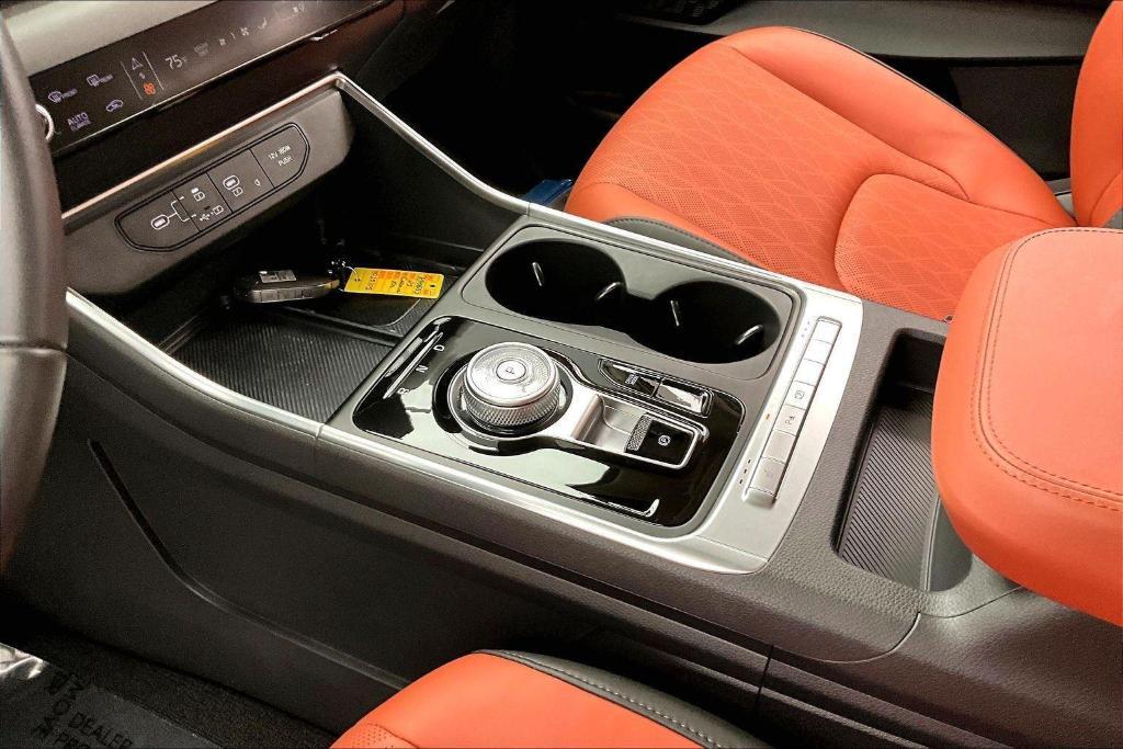 used 2025 Kia Carnival Hybrid car, priced at $39,500