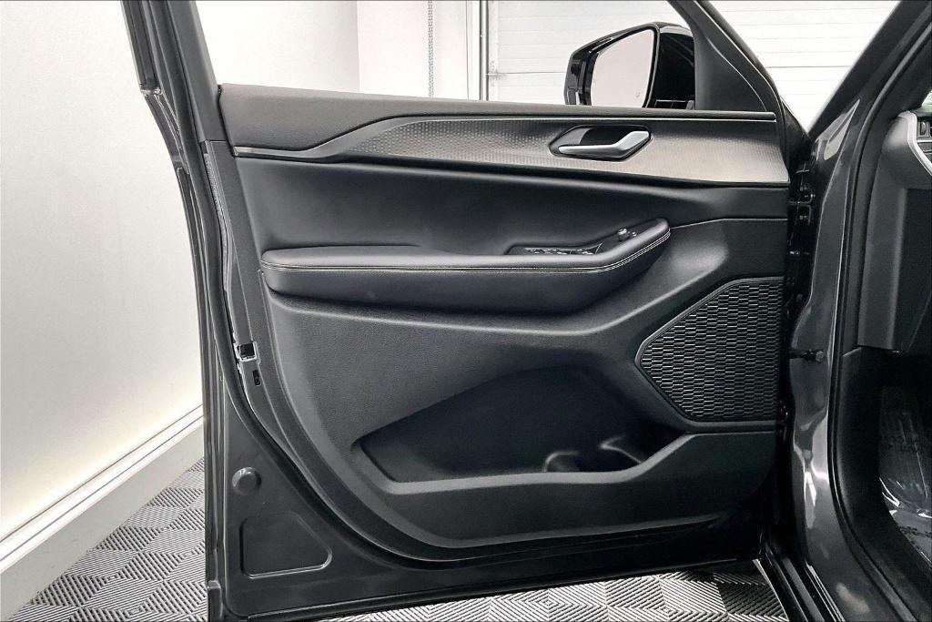 used 2023 Jeep Grand Cherokee car, priced at $36,558