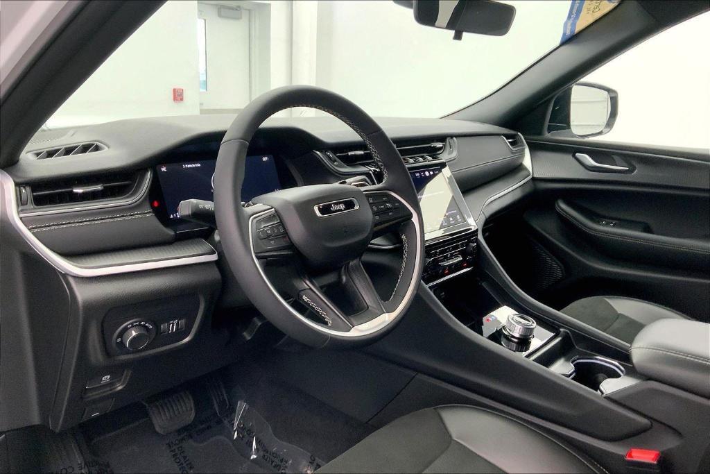 used 2025 Jeep Grand Cherokee car, priced at $41,676