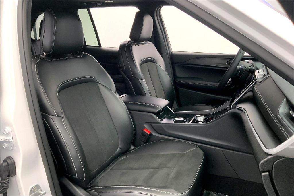 used 2025 Jeep Grand Cherokee car, priced at $41,676