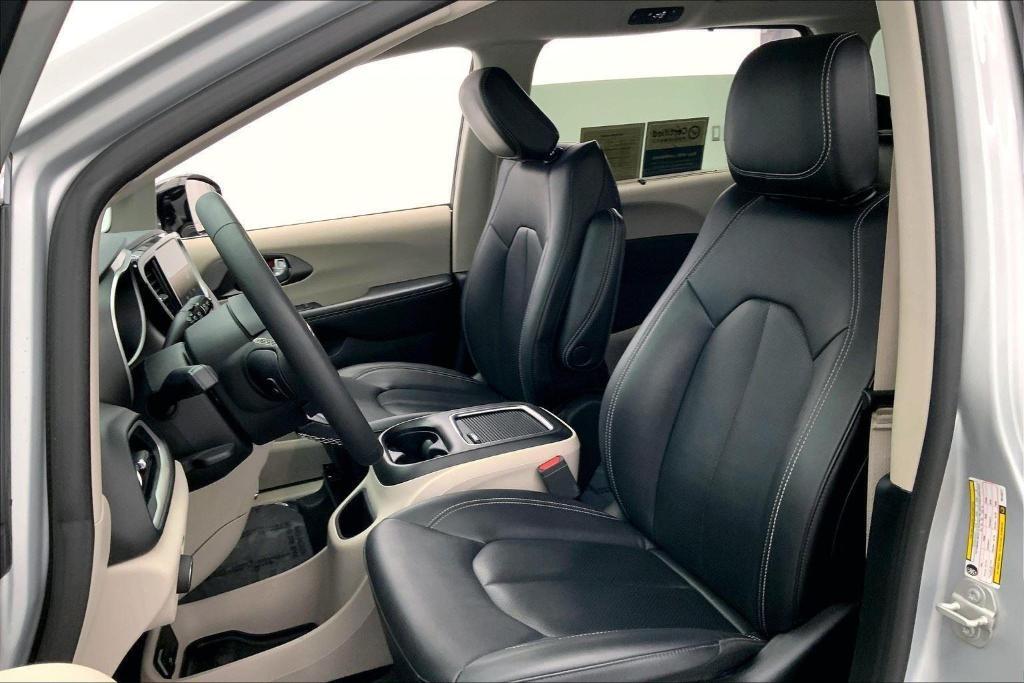used 2024 Chrysler Pacifica car, priced at $32,980