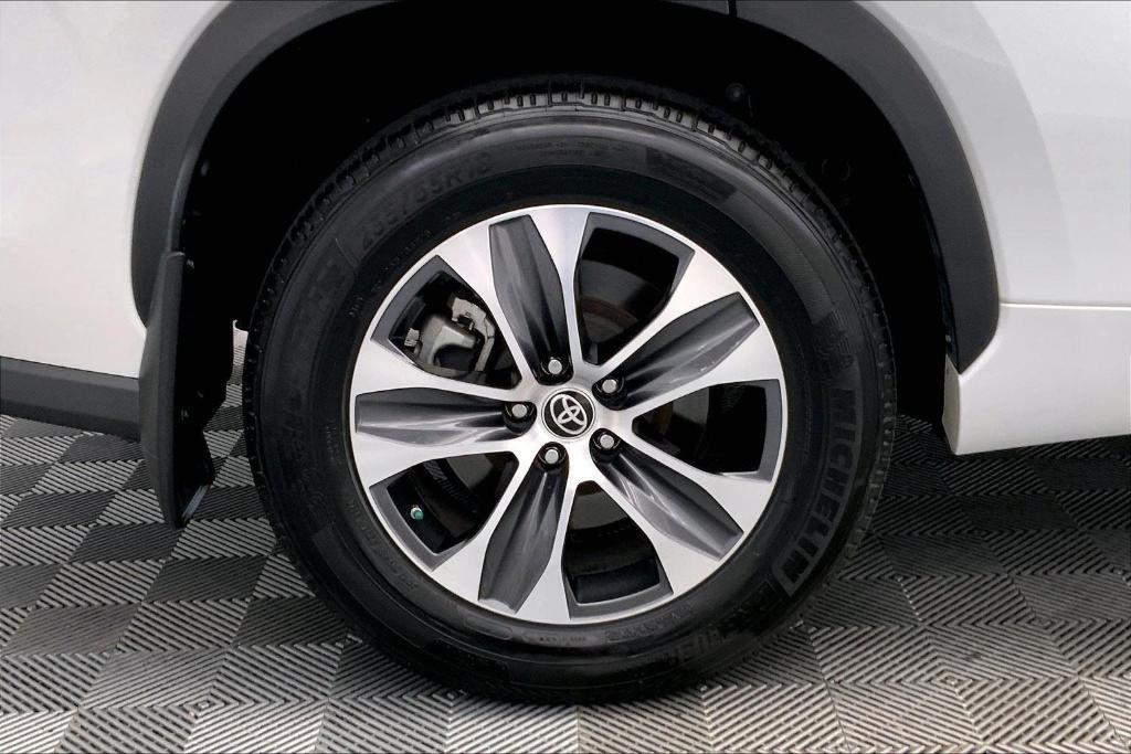 used 2022 Toyota Highlander car, priced at $39,000