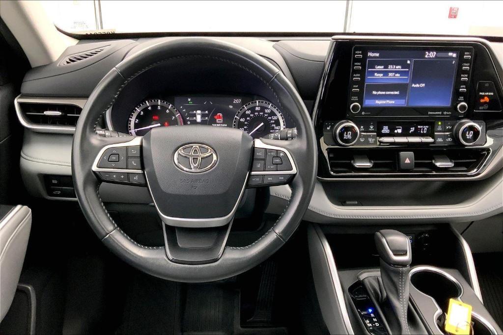 used 2022 Toyota Highlander car, priced at $39,000
