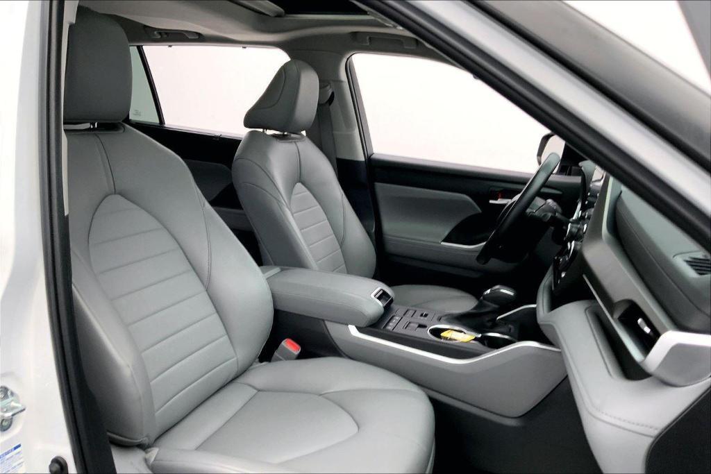 used 2022 Toyota Highlander car, priced at $39,000