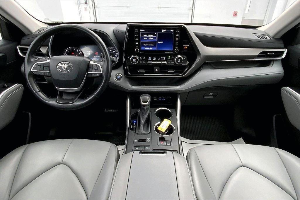 used 2022 Toyota Highlander car, priced at $39,000