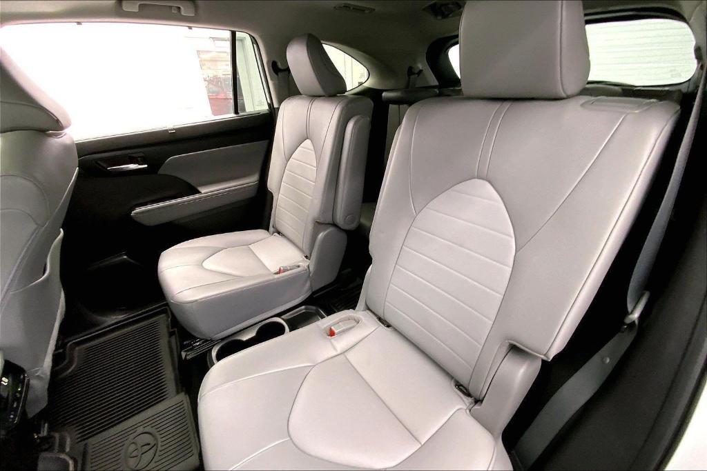 used 2022 Toyota Highlander car, priced at $39,000