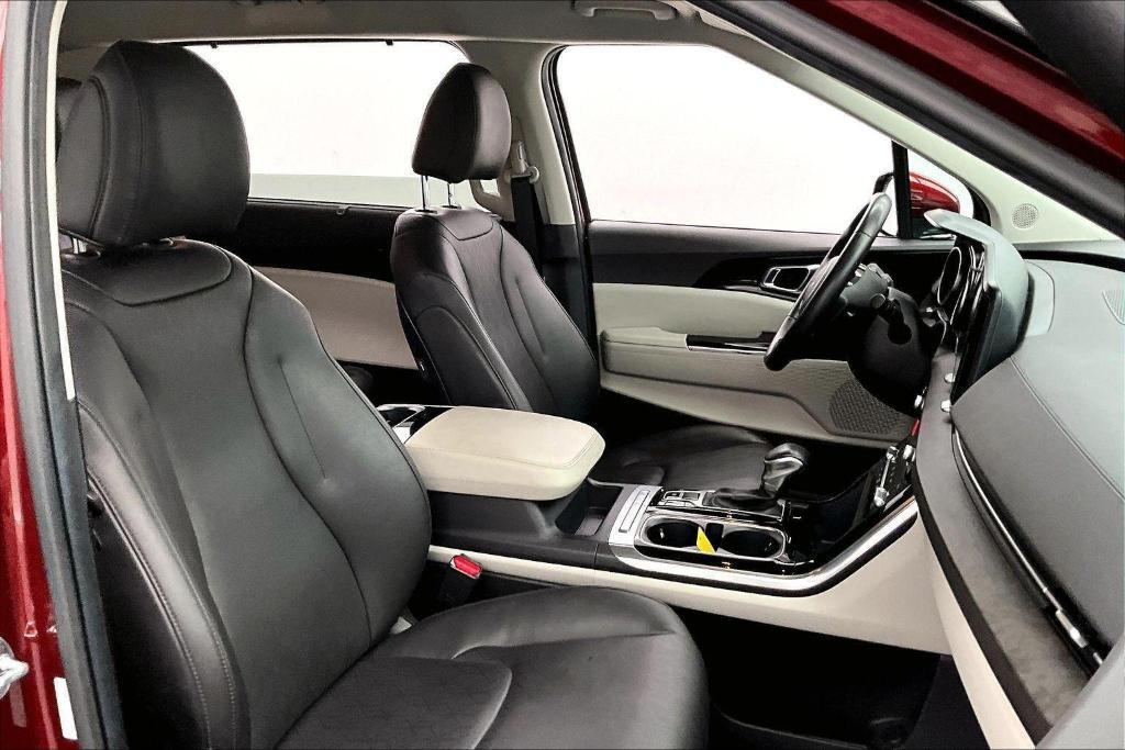 used 2024 Kia Carnival car, priced at $33,000