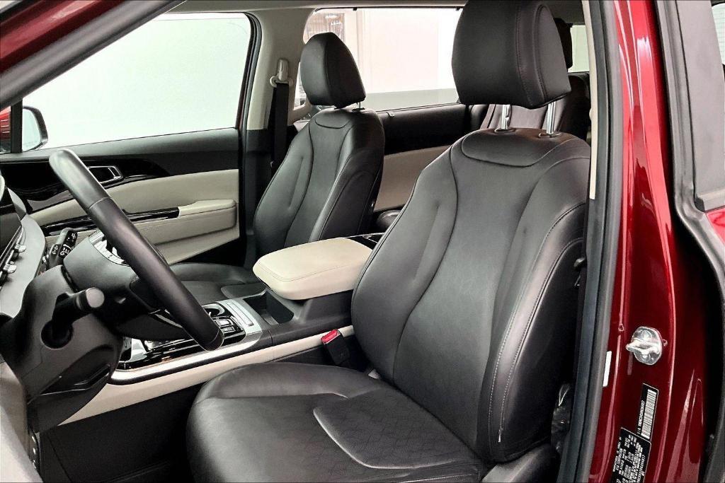 used 2024 Kia Carnival car, priced at $33,000