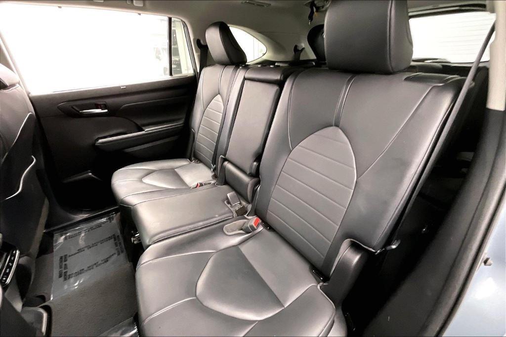 used 2021 Toyota Highlander Hybrid car, priced at $36,000