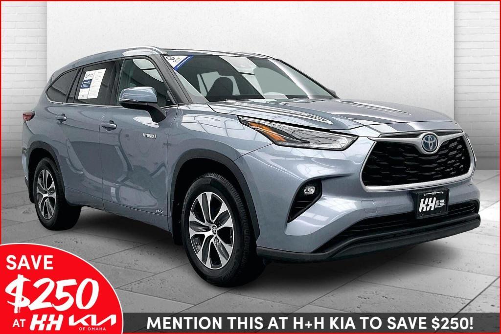 used 2021 Toyota Highlander Hybrid car, priced at $36,000