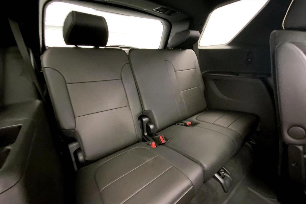 used 2023 Chevrolet Traverse car, priced at $39,995