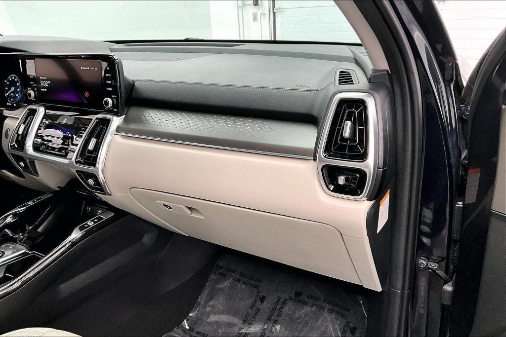 used 2023 Kia Sorento Plug-In Hybrid car, priced at $38,000