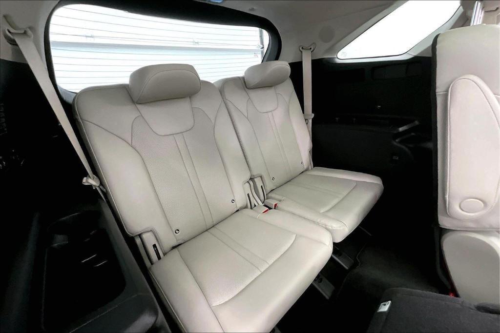 used 2023 Kia Sorento Plug-In Hybrid car, priced at $38,000