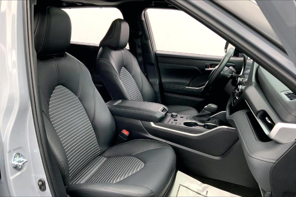 used 2025 Toyota Highlander car, priced at $50,000