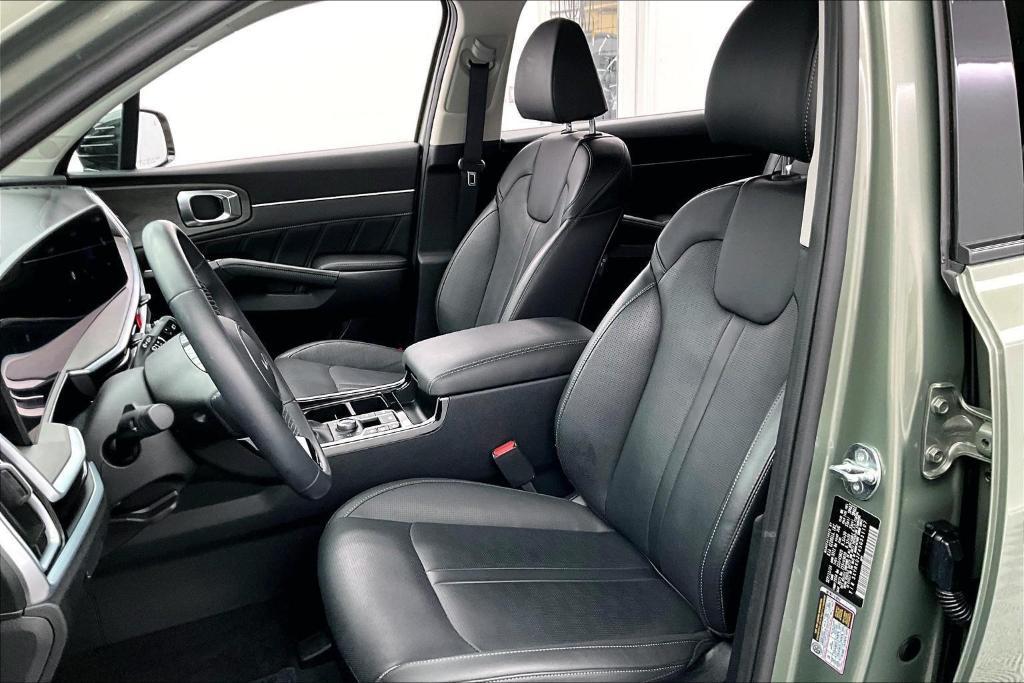 used 2025 Kia Sorento car, priced at $38,500