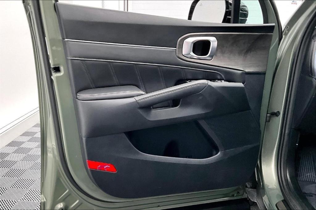 used 2025 Kia Sorento car, priced at $38,500