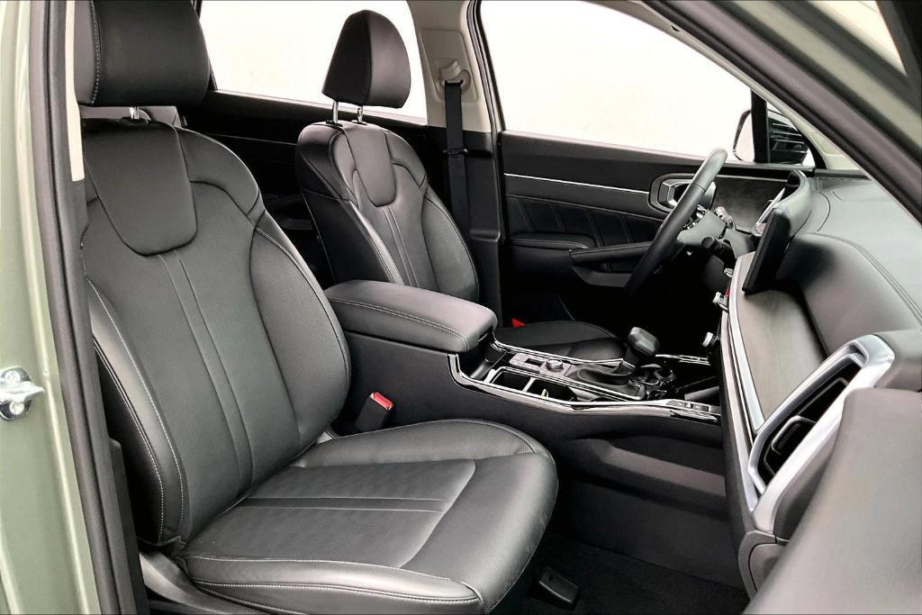 used 2025 Kia Sorento car, priced at $38,500