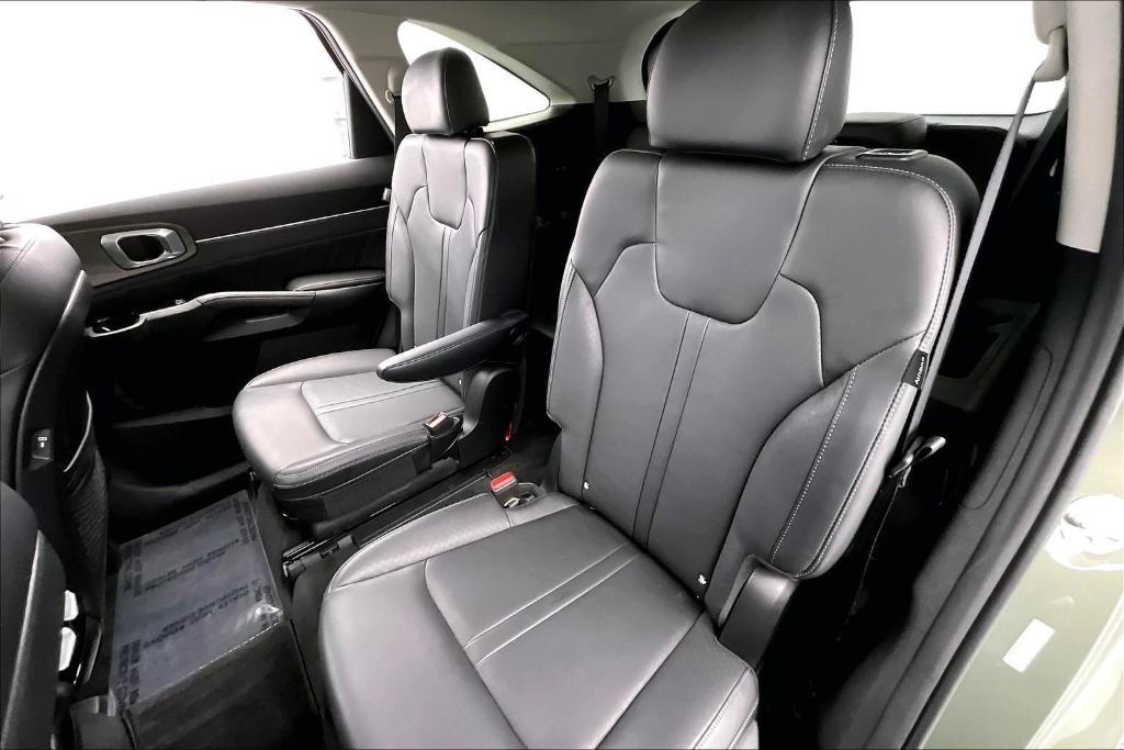 used 2025 Kia Sorento car, priced at $38,500