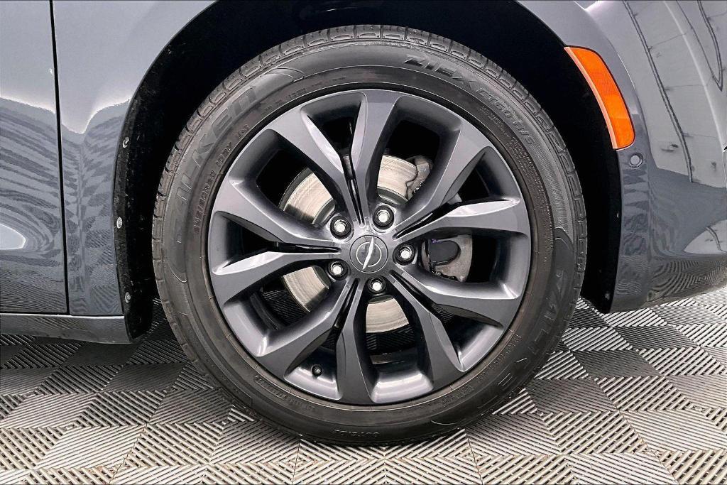 used 2020 Chrysler Pacifica car, priced at $21,400