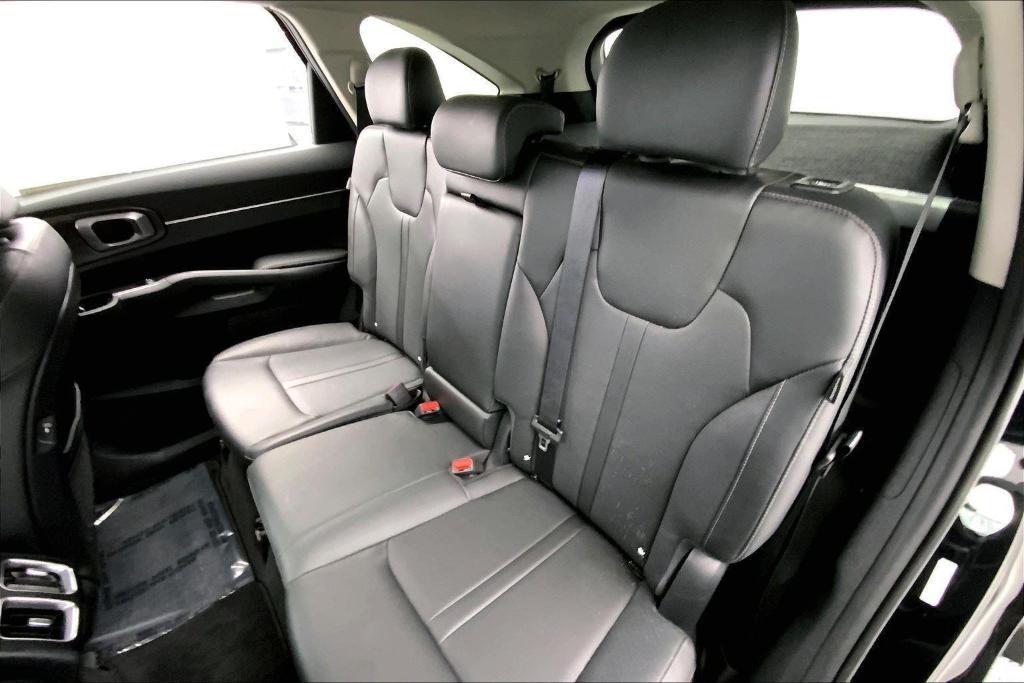 used 2025 Kia Sorento car, priced at $37,000