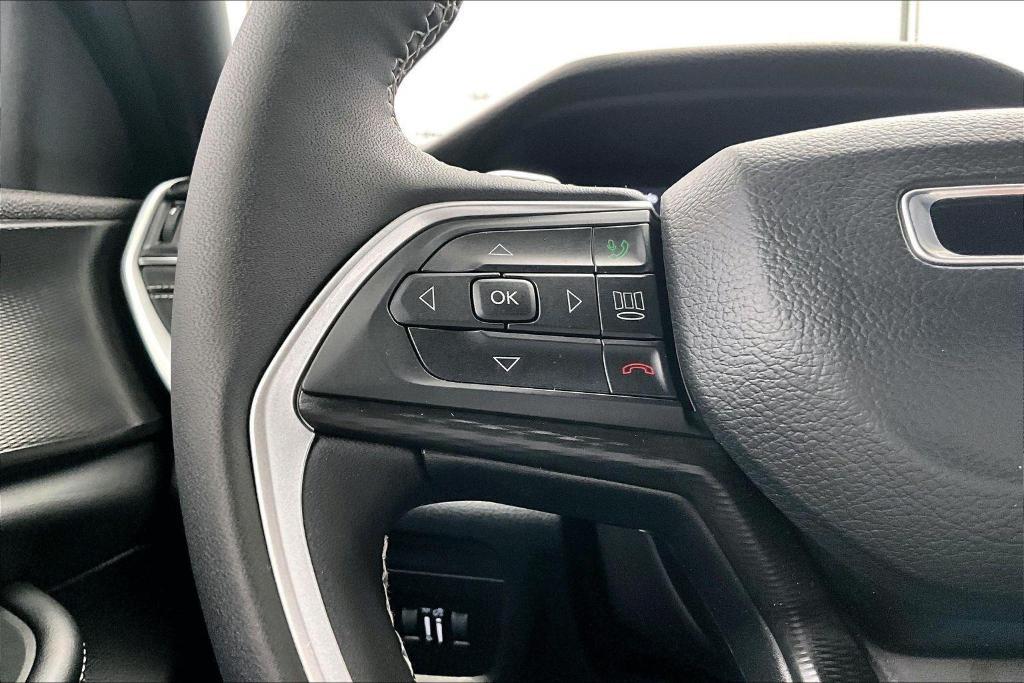 used 2025 Jeep Grand Cherokee car, priced at $36,768