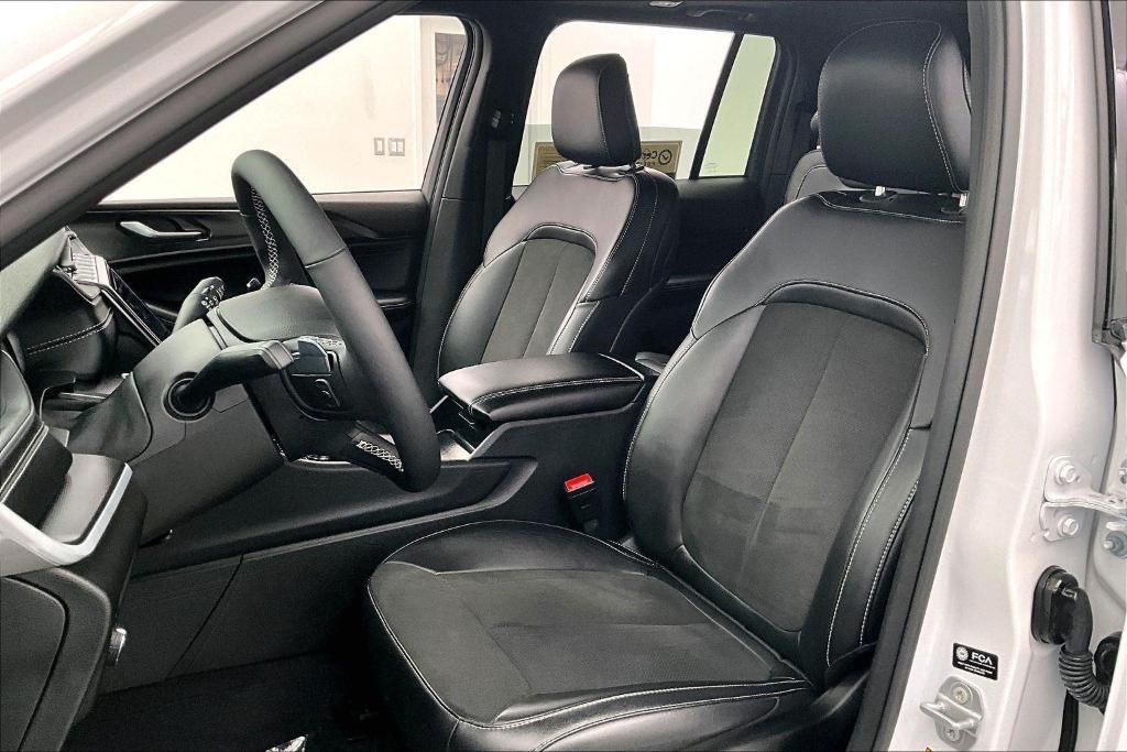 used 2025 Jeep Grand Cherokee car, priced at $36,768