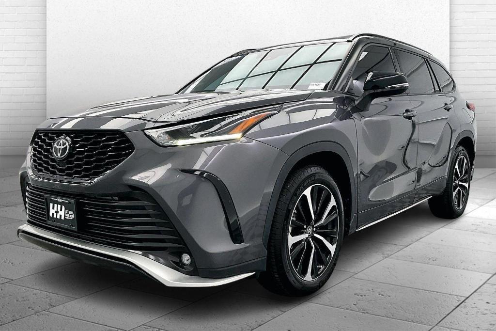used 2021 Toyota Highlander car, priced at $32,000
