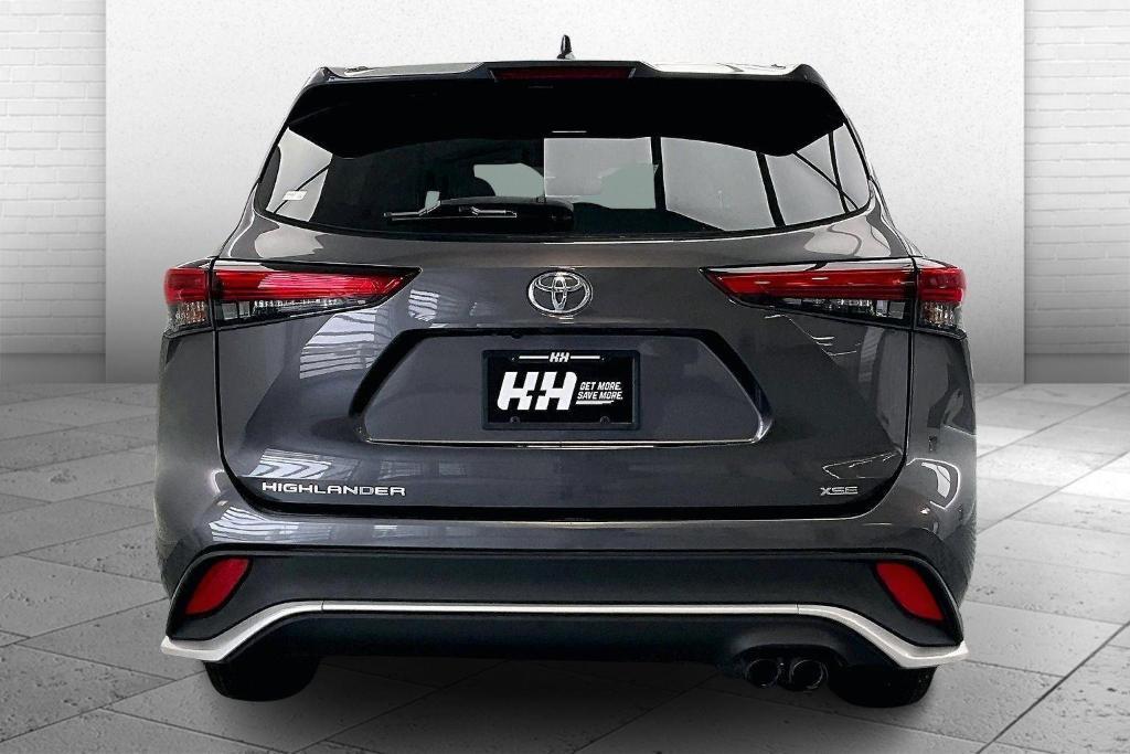 used 2021 Toyota Highlander car, priced at $32,000