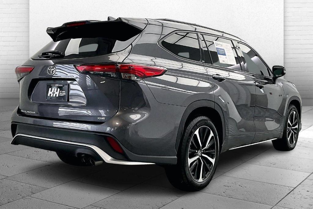 used 2021 Toyota Highlander car, priced at $32,000