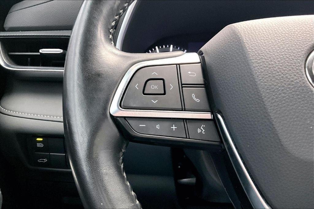 used 2021 Toyota Highlander car, priced at $32,000