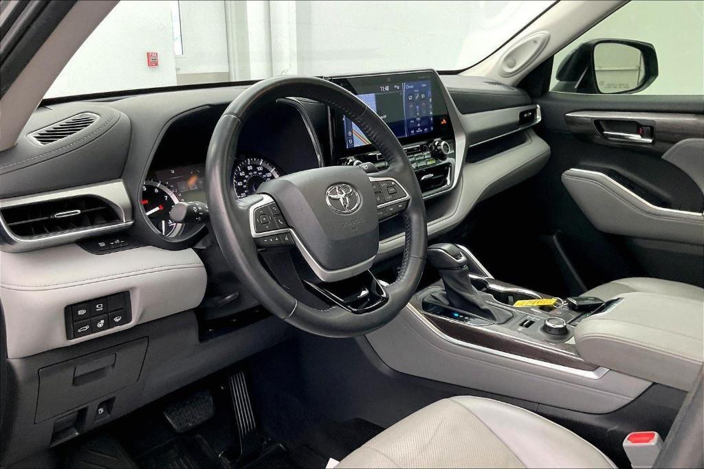 used 2022 Toyota Highlander car, priced at $37,000