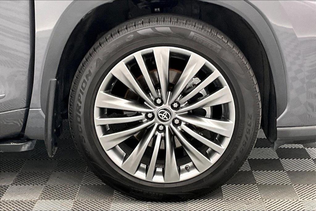 used 2022 Toyota Highlander car, priced at $37,000