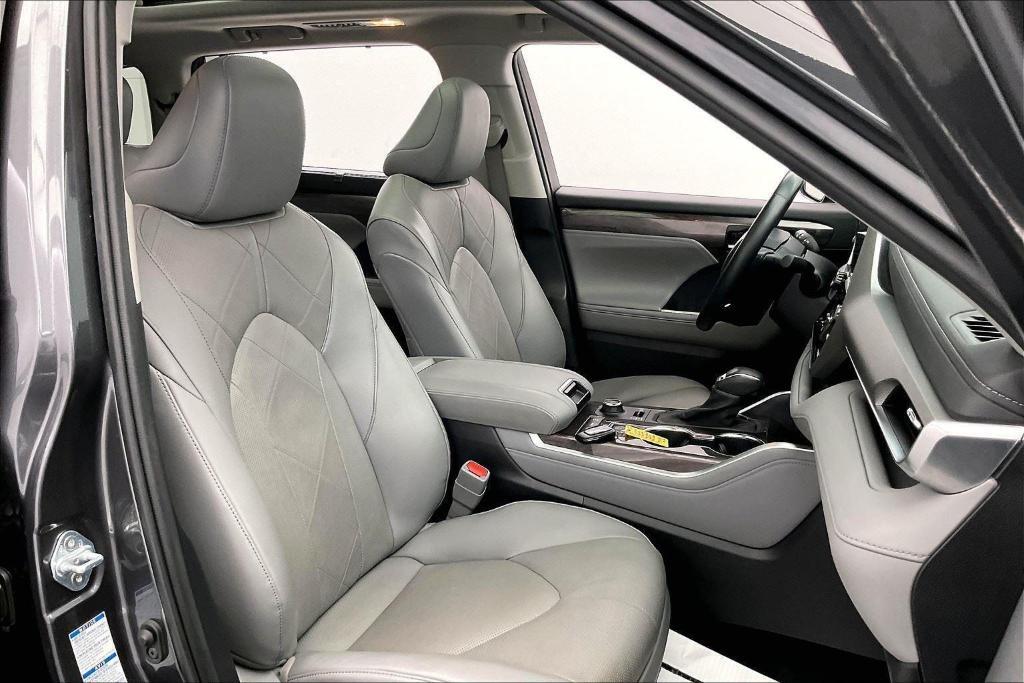 used 2022 Toyota Highlander car, priced at $37,000