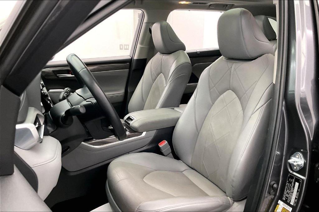 used 2022 Toyota Highlander car, priced at $37,000