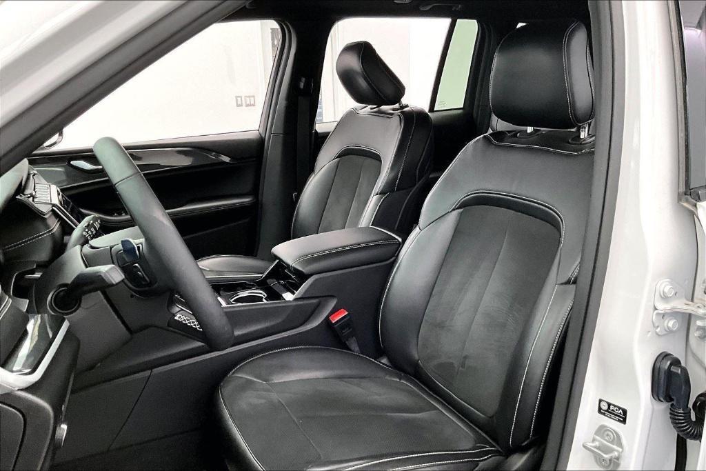 used 2023 Jeep Grand Cherokee car, priced at $35,321