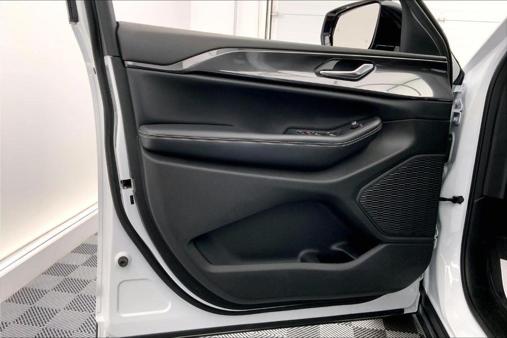 used 2023 Jeep Grand Cherokee car, priced at $35,800