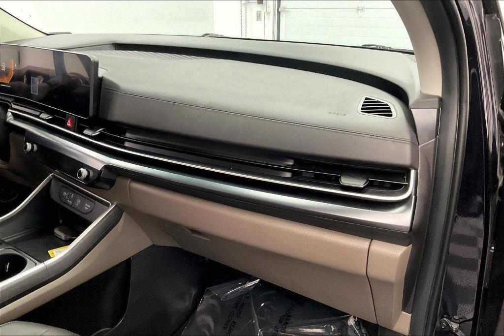 used 2025 Kia Carnival car, priced at $38,000