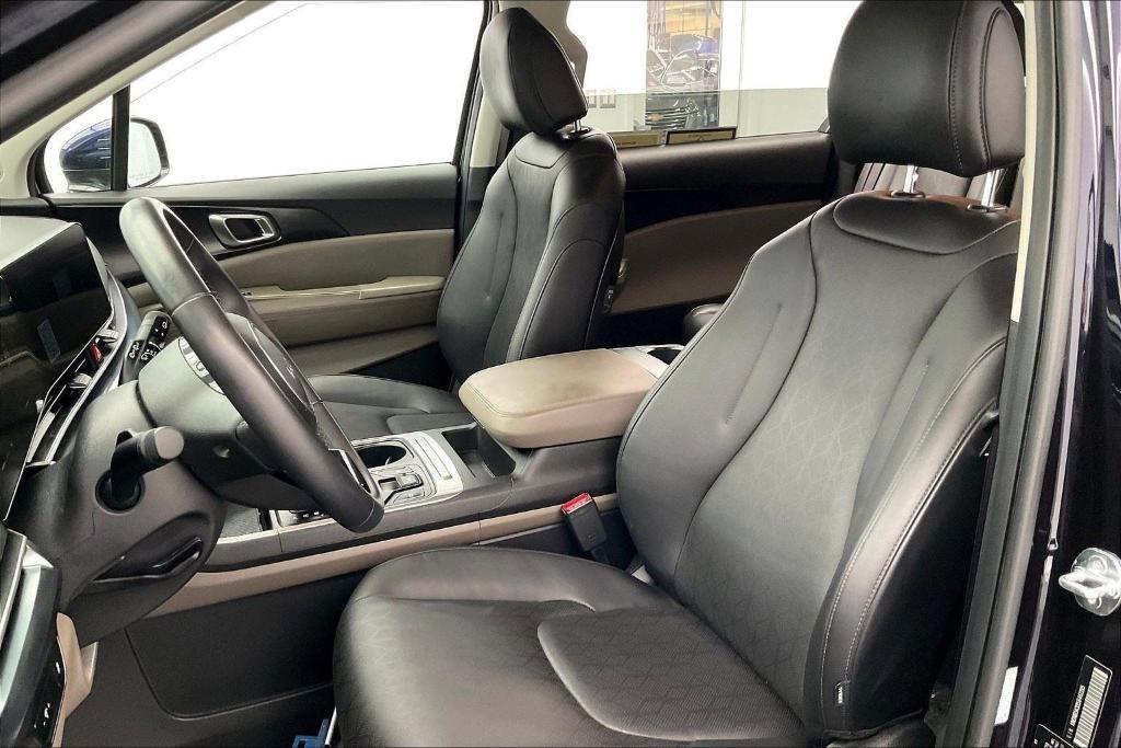 used 2025 Kia Carnival car, priced at $38,000