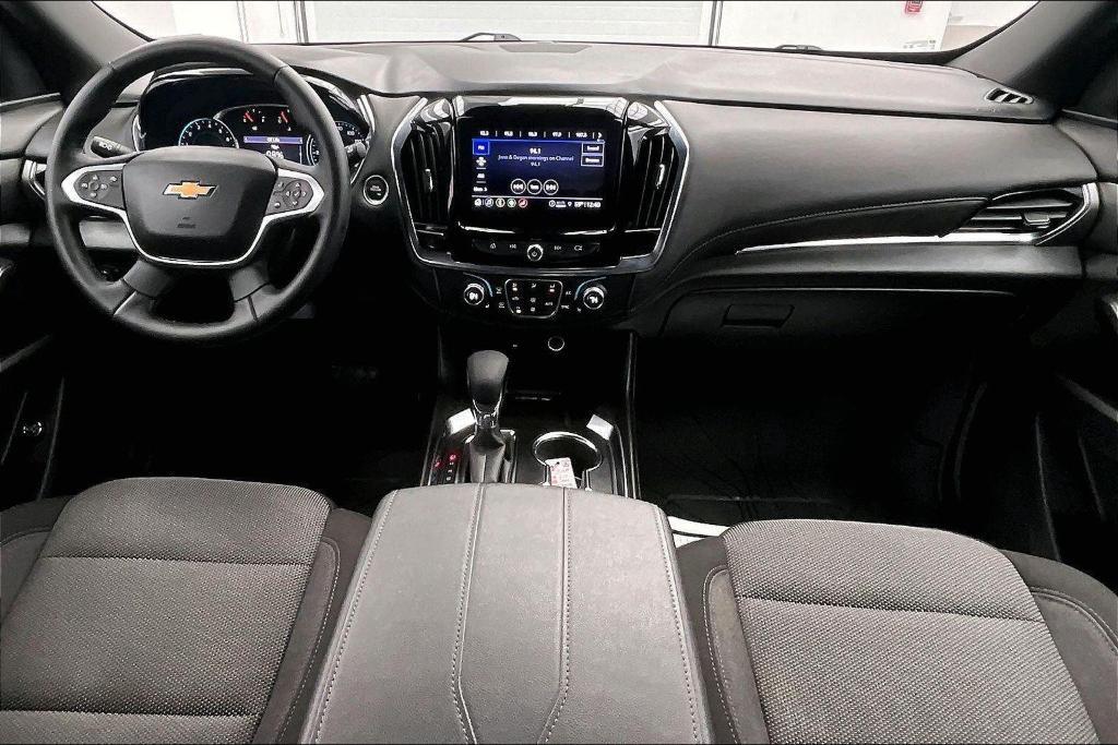 used 2023 Chevrolet Traverse car, priced at $31,995
