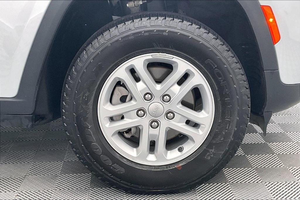 used 2024 Jeep Grand Cherokee car, priced at $31,865