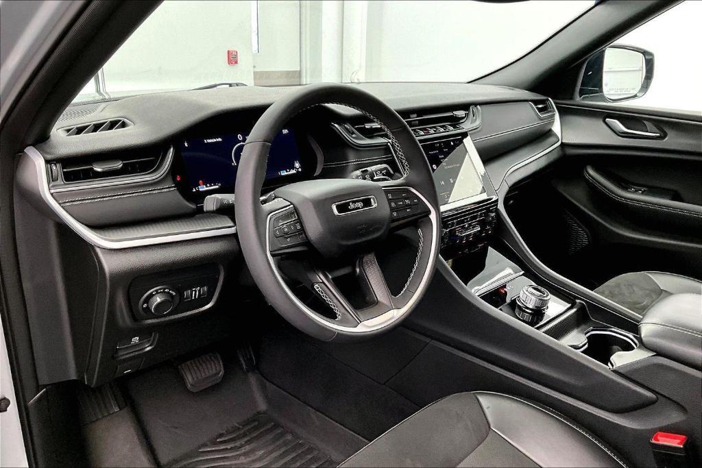 used 2024 Jeep Grand Cherokee car, priced at $33,890