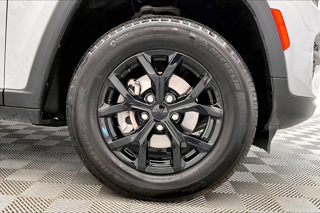 used 2024 Jeep Grand Cherokee car, priced at $33,890