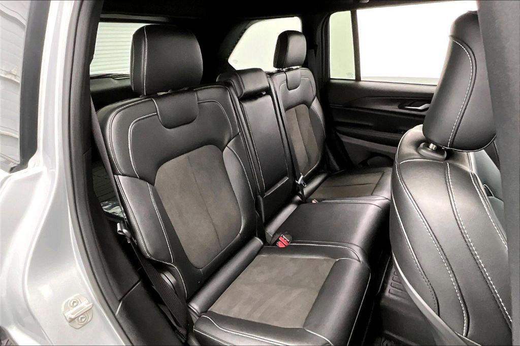 used 2024 Jeep Grand Cherokee car, priced at $33,890