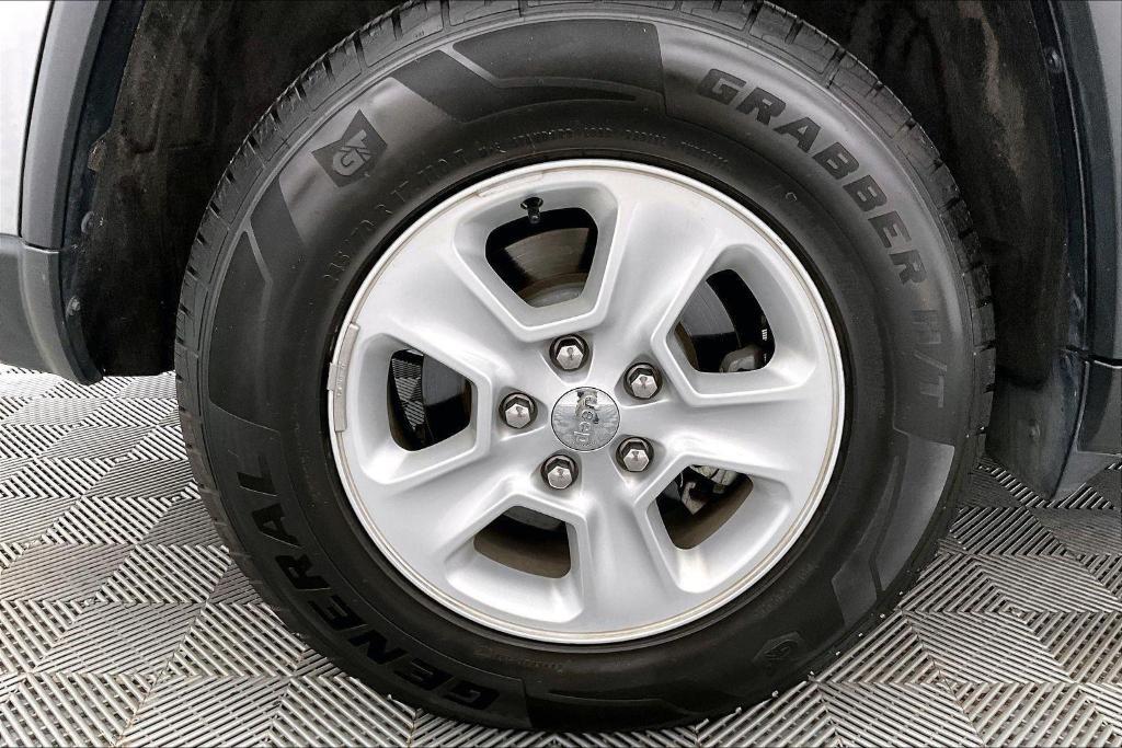 used 2017 Jeep Grand Cherokee car, priced at $17,251